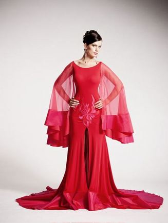 „Mis Lietuva 2010“ dalyvė su dizainerės Julijos sukurta suknele