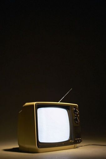 2012 metų spalio 29 dieną išjungus analoginę TV, seni televizoriai taps kone beverčiais. Be specialaus priedėlio jie nerodys jokių televizijos programų.