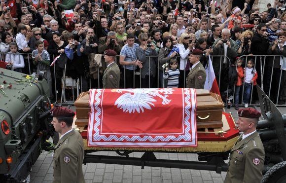 Katafalkas su L.Kaczynskio palaikais