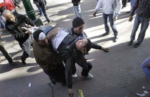 Egipto sostinėje nuo ašarinių dujų mirė du protestavusieji