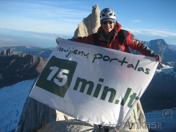 „Montis Magia alpinistai“: paskutinėje viršūnėje Ledynų parke suplėvesavo 15min vėliava.