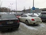 Skaitytojo Andriaus nuotr./Bentley  prie SEB arenos 2010.02.23