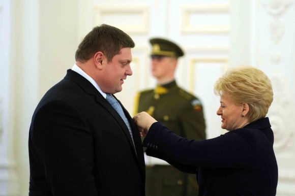 Už nuopelnus Lietuvai Ž.Savicką apdovanojo prezidentė Dalia Grybauskaitė.