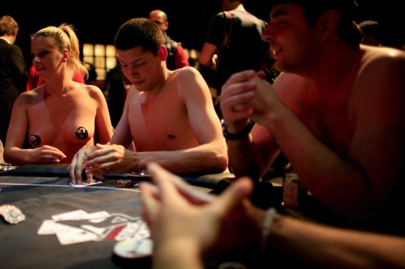 Vokietijos nacionalinio pokerio iš nusirenginėjimo čempionato akimirkos