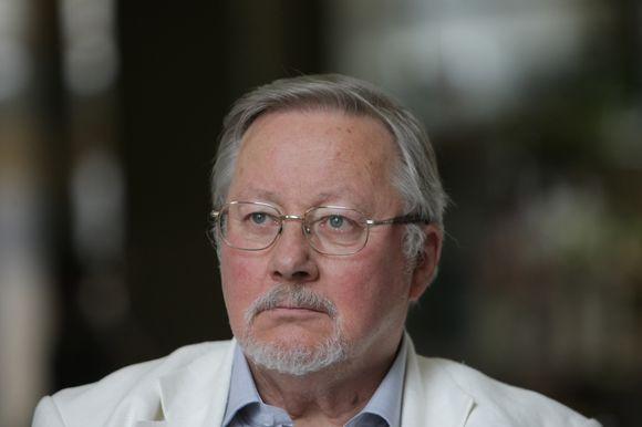 Profesorius V.Landsbergis ragino faktų istorijos nepaversti debatų istorija.