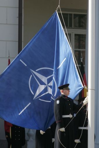 NATO vėliava