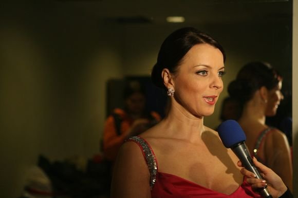 Inga Valinskienė bendrauja su žurnalistais.
