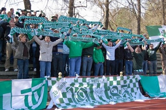 Akimirkos iš sekmadienį 15 val. Vingio parke vykusių varžybų VMFD ŽALGIRIS – FK LIETAVA (Jonava).