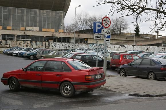 Verslininkai siūlo stovėjimo aikštelių su liftu projektą, tačiau miesto valdžia tokią iniciatyvą kol kas vertina atsargiai.