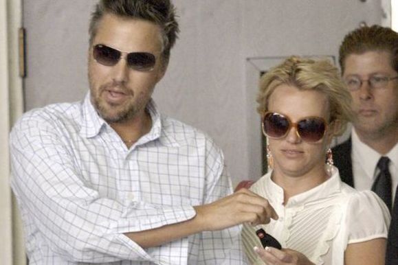 Britney Spears susižadėjo su Jasonu Trawicku?