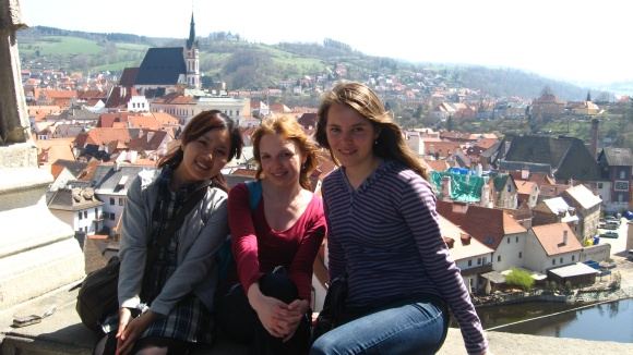 Český Krumlov (Toma pirmoji iš dešinės)