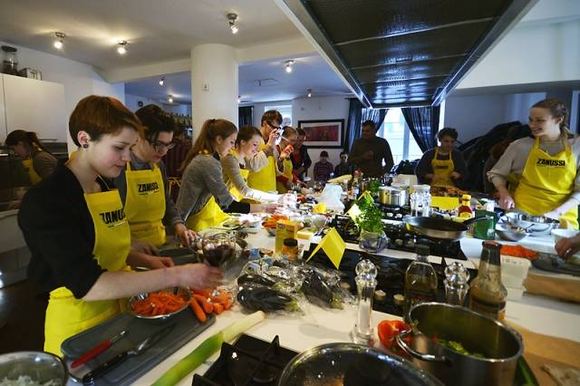 Patiekalų konkursas prabangiausiame studento kambaryje.