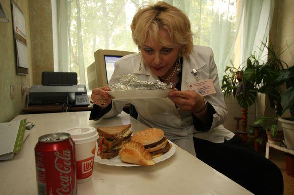 Dietologė J.Dobrovolskienė pataria greito maisto nepadauginti. 