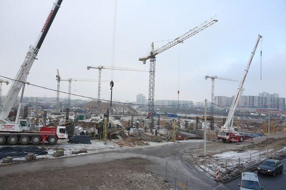 Nacionalinio stadiono statybos su pertraukomis vyksta jau porą dešimtmečių.