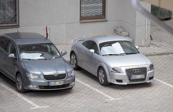 Automobiliai prie Seimo