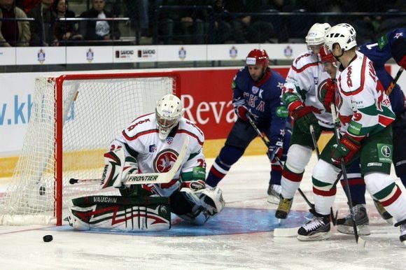 Pirmą kartą Lietuvoje surengtose KHL rungtynėse Vilniaus „Siemens“ arenoje žaidė Sankt Peterburgo SKA ir Kazanės „Ak Bars“ klubai.