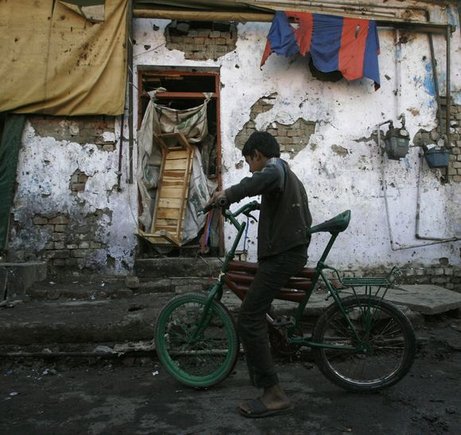 Berniukas sprogdinimo vietoje Pakistane