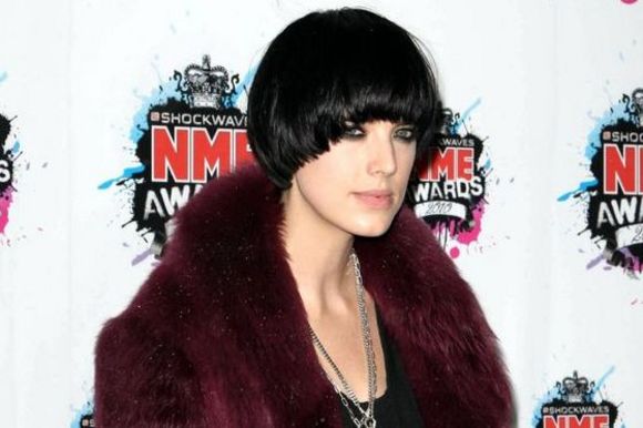Juodaplaukė Agyness Deyn
