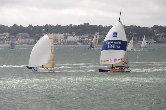 „Ambersail“ įgula regatoje „Sevenstar Round Britain and Ireland Race“