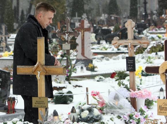 Jovita jau prieš pusantrų metų atgulė amžinojo poilsio, tačiau jos kapą nuolat lankantis tėvas neranda ramybės: kas tikrasis žudikas?
