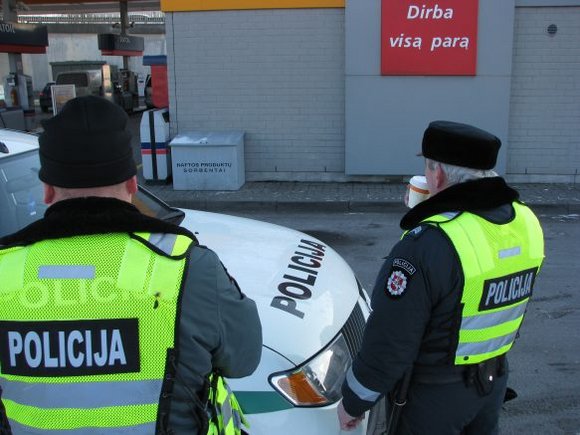 Visą parą dirbantys policininkai kartais ištaiko ir atokvėpio minutėlę