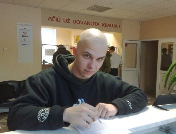 Į teismus vaikščiojęs ataugintais plaukais, duoti kraujo Paulius atėjo pasipuošęs sau priimtinesne šukuosena.