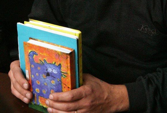 Tėvas iš pagarbos nužudytai dukteriai ilgai nesiryžo atversti jos dienoraščio, tačiau troškimas išsiaiškinti žmogžudystės aplinkes nugalėjo.