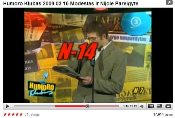 Stop kadras iš skandalingos laidos, kurios metu humoristas M.Vaišnoras demonstravo oralinio sekso judesius.