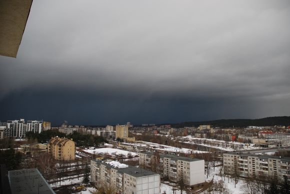 Sauliaus Chadasevičiaus/15min.lt nuotr./Pirmadienio vakarą Vilniuje žaibi&scaron;kai pasikeitę orai