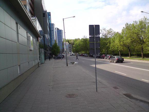 A.Goštauto gatvėje ištuštėjusios mašinų stovėjimo aikštelės.