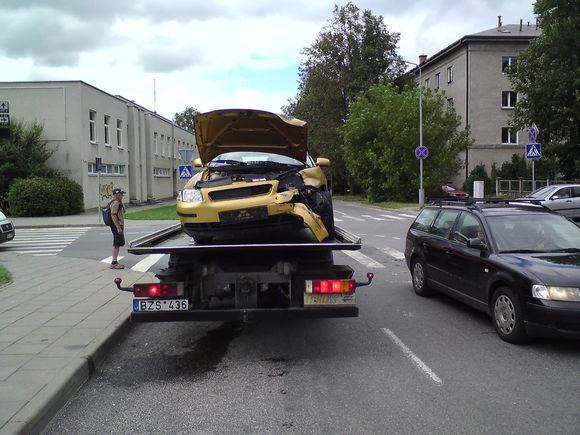Sauliaus Chadasevičiaus/15min.lt nuotr./Kaunietis vairuotojas prasitarė, kad šį 2007 metų laidos Audi automobilį įsigijo vos prieš mėnesį.