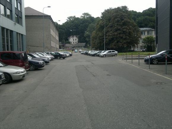 Sauliaus Chadasevičiaus/15min.lt nuotr./I&scaron;tu&scaron;tėjęs įvažiavimas