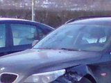 Sauliaus Chadasevičiaus/15min.lt nuotr./Per avariją nelemtoje sankryžoje vilnietis suniokojo savąjį 2005 m. laidos BMW.