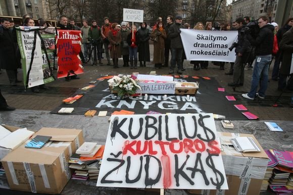 Protesto akcija prie Seimo.