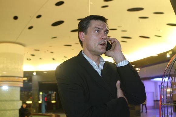 Krepšinio specialistas Linas Kvedaravičius telefonu tvarkė reikalus.