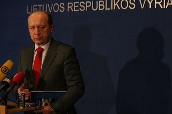 Andrius Kubilius pažadėjo panaikinti šimtus neužimtų etatų valstybės tarnyboje.