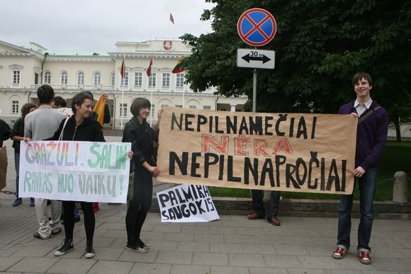 Jaunuolių protestas prieš „cenzūros“ įstatymą