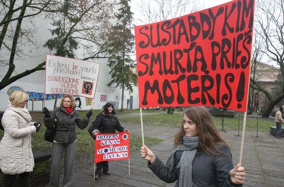 Asociatyvinė iliustracija: paprastai manoma, kad moterys gali patirti tik vyrų smurtą. Tačiau kartais ir dailiosios lyties atstovės parodo nežmonišką žiaurumą.