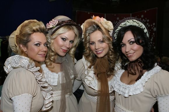 Muzikos grupės „69 danguje“ merginos
