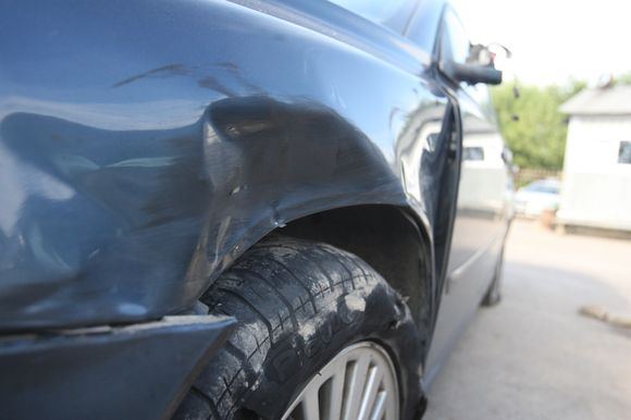 Pareigūno automobilis po avarijos