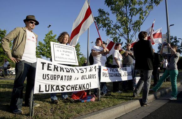 Irmanto Gelūno/15min.lt nuotr./Protestuotojai siekė atkreipti užsienio žiniasklaidos dėmesį.
