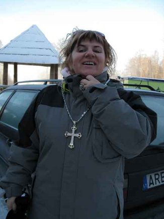 D.Bilevičiūtė įveikusi save pasiryžo snieglente leistis nuo kalno.