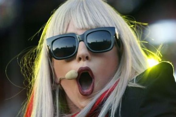 Lady GaGa daugelį žavi savo itin seksualiu ir originaliu įvaizdžiu.