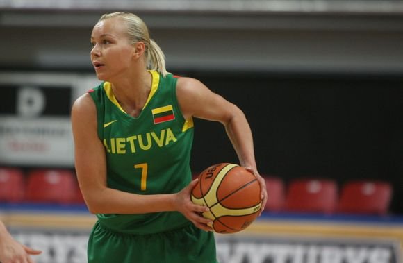 A.Bimbaitė nugalėtojoms surinko 18 taškų.