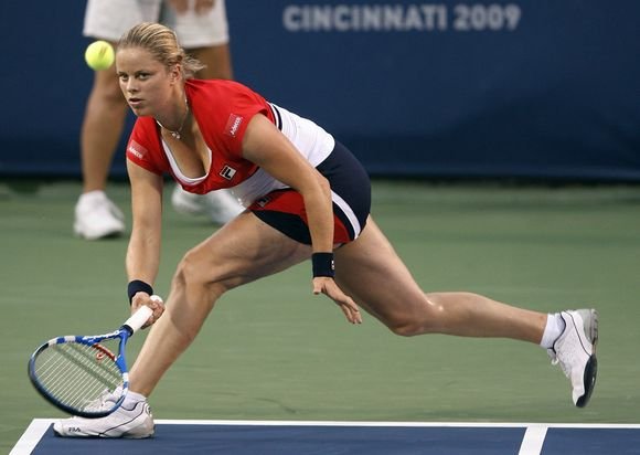 Kim Clijsters iškovojo pirmą pergalę grįžusi po motinystės atostogų.