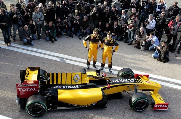 Pristatytas naujasis „Renault“ bolidas