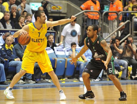 „Maccabi“ krepšininkai į „Monterpaschi“ krepšį per kėlinį įmetė 43 taškus.