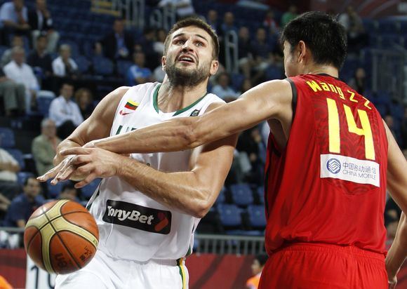 Linas Kleiza surengė tikrą šou paskutiniame kėlinyje