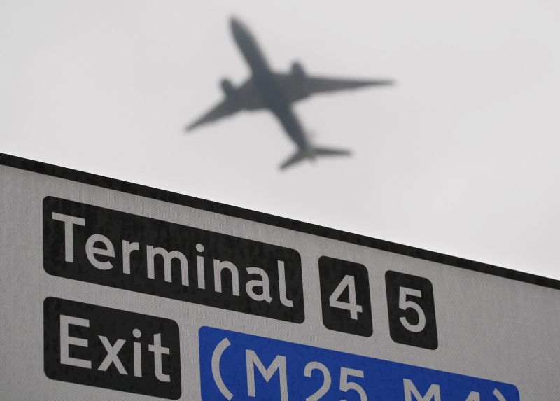 Londono Heathrow oro uosto administracija toleravo seksualinį priekabiavimą.