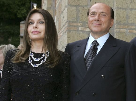 V.Lario ir S.Berlusconis
